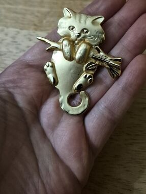 Vintage 80s  AJC Cat Hanging From Tree Branch  Brooch